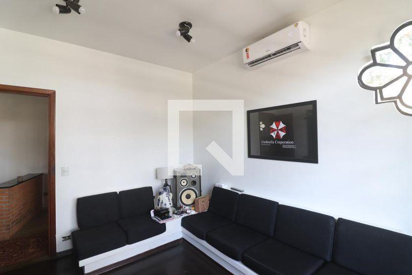 Casa à Venda – Água Fria, 4 Quartos, 460 m² – São Paulo