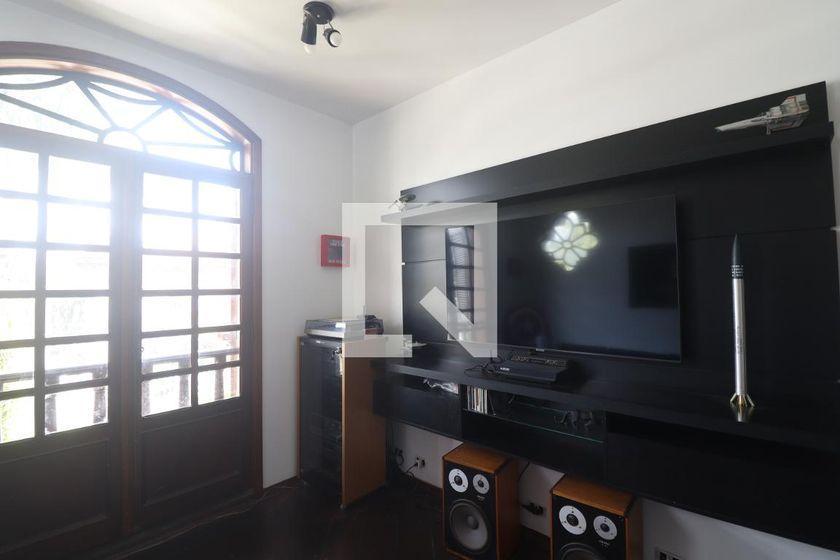 Casa à Venda – Água Fria, 4 Quartos, 460 m² – São Paulo