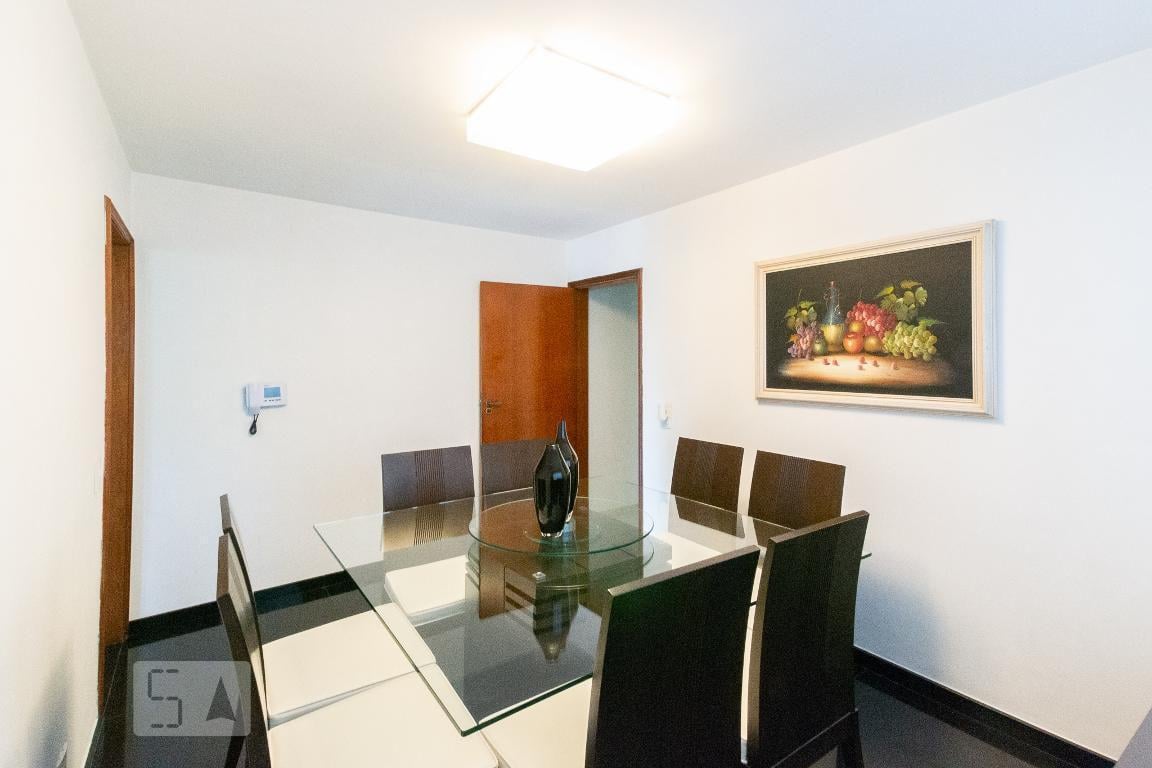 Casa à Venda – Moema, 3 Quartos, 600 m² – São Paulo