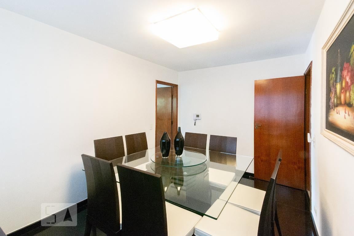 Casa à Venda – Moema, 3 Quartos, 600 m² – São Paulo