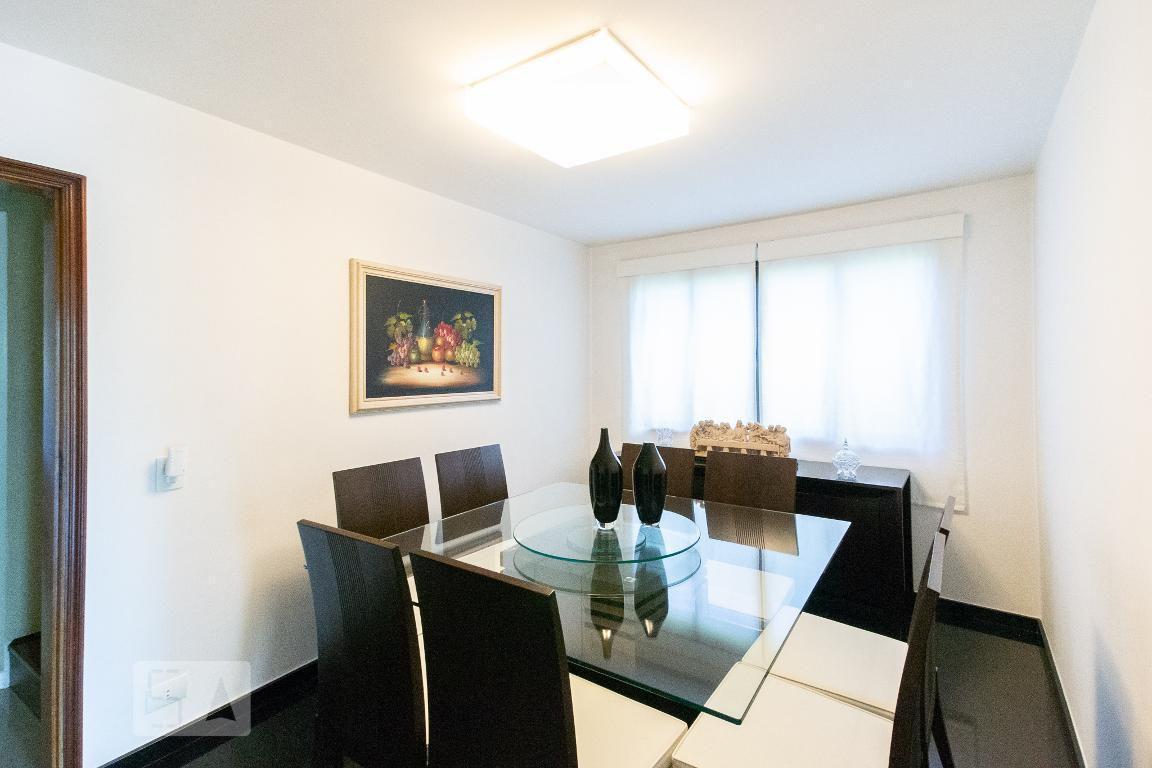 Casa à Venda – Moema, 3 Quartos, 600 m² – São Paulo