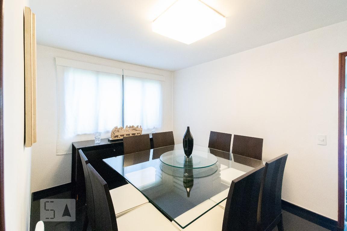 Casa à Venda – Moema, 3 Quartos, 600 m² – São Paulo