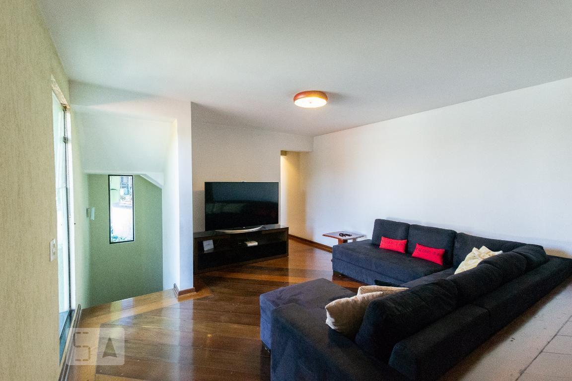 Casa à Venda – Moema, 3 Quartos, 600 m² – São Paulo
