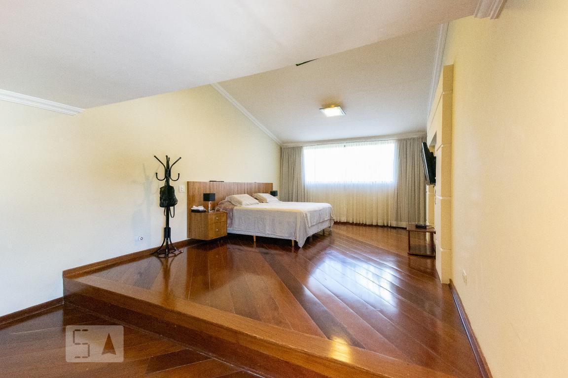 Casa à Venda – Moema, 3 Quartos, 600 m² – São Paulo