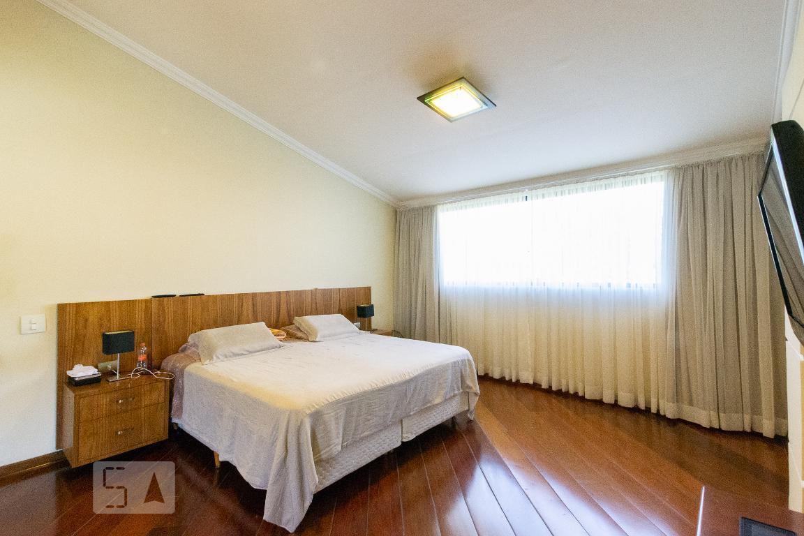 Casa à Venda – Moema, 3 Quartos, 600 m² – São Paulo