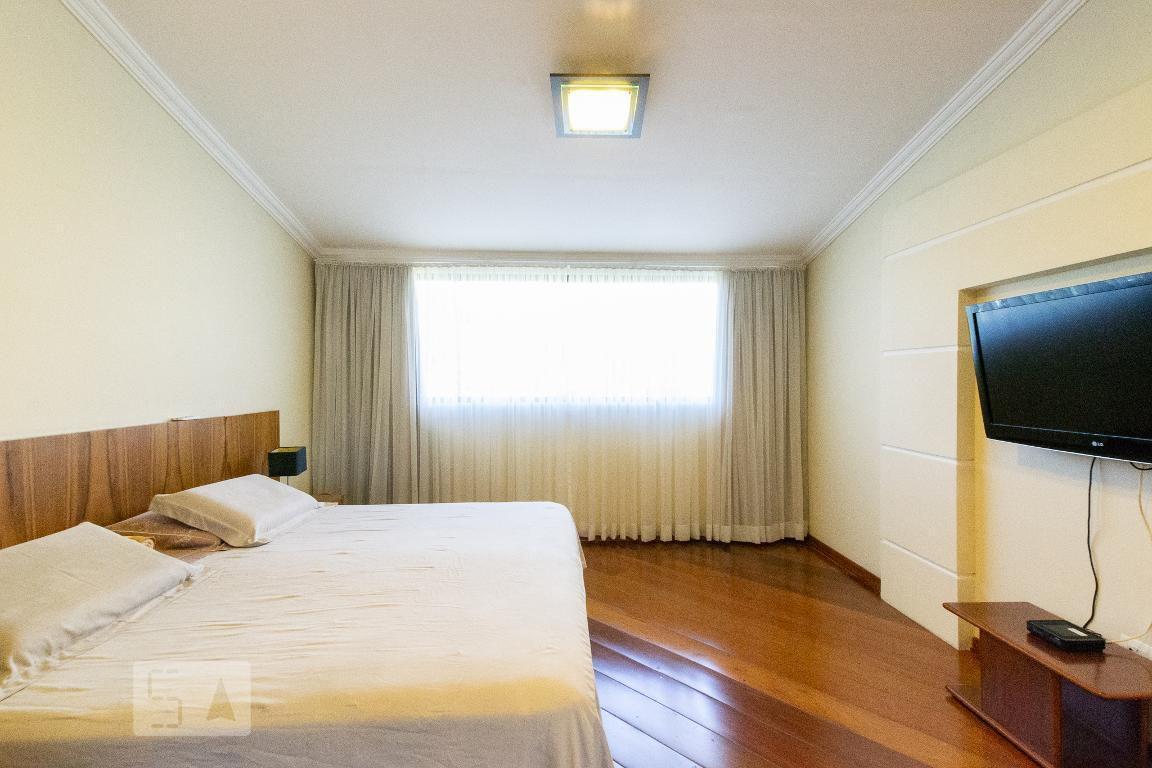 Casa à Venda – Moema, 3 Quartos, 600 m² – São Paulo