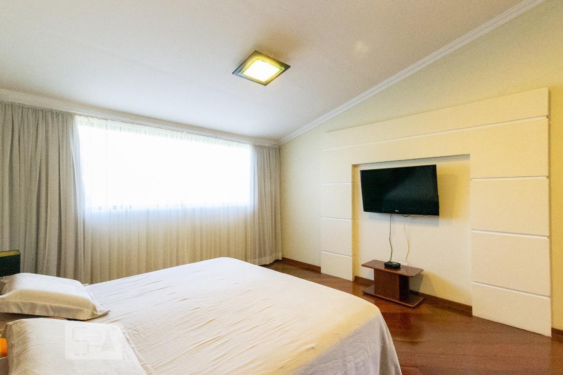 Casa à Venda – Moema, 3 Quartos, 600 m² – São Paulo