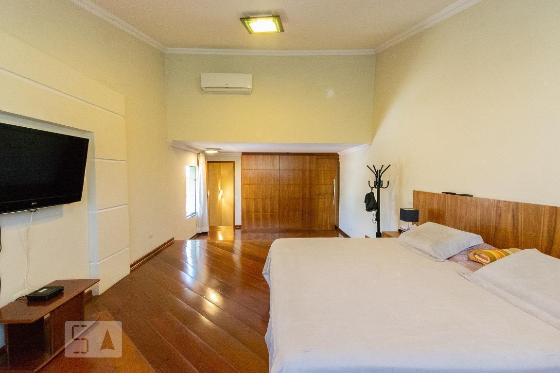 Casa à Venda – Moema, 3 Quartos, 600 m² – São Paulo