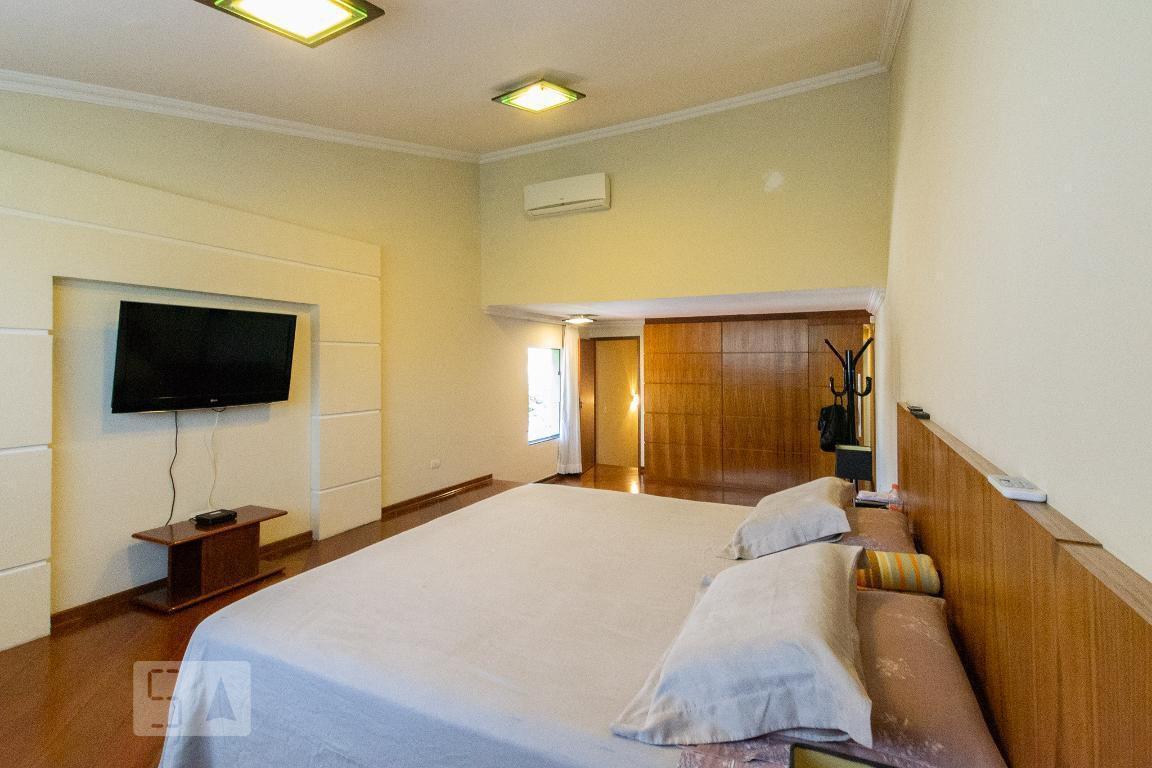 Casa à Venda – Moema, 3 Quartos, 600 m² – São Paulo