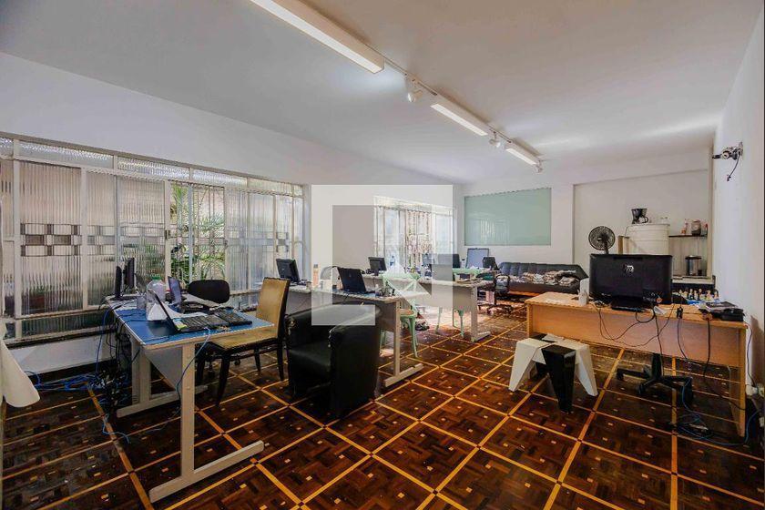 Casa à Venda – Alto de Pinheiros, 4 Quartos, 690 m² – São Paulo