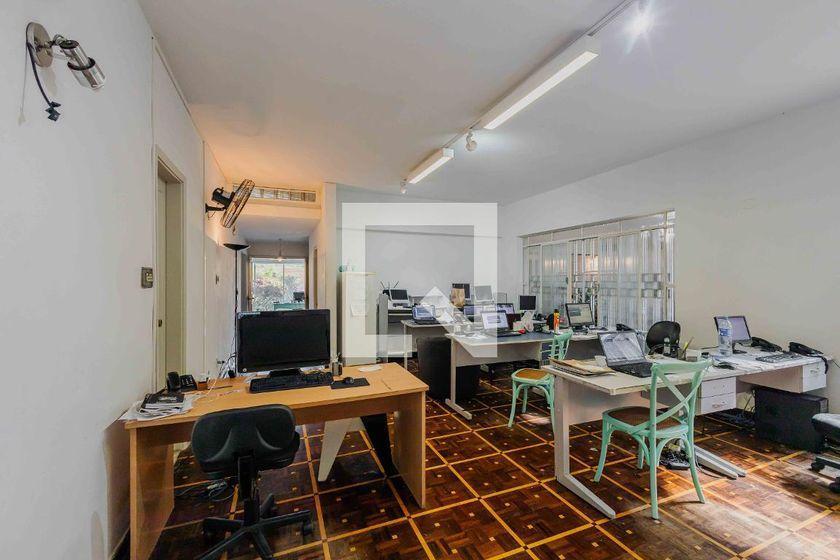 Casa à Venda – Alto de Pinheiros, 4 Quartos, 690 m² – São Paulo