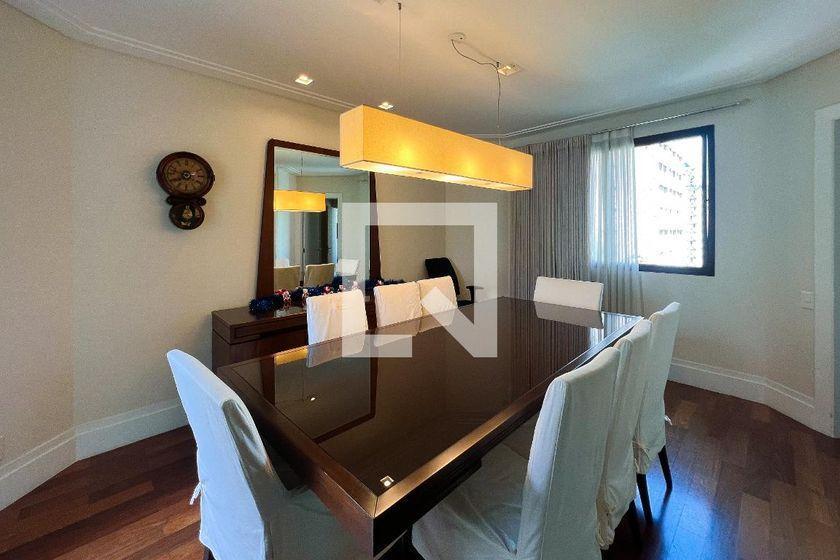 Apartamento à Venda – Moema, 4 Quartos, 357 m² – São Paulo