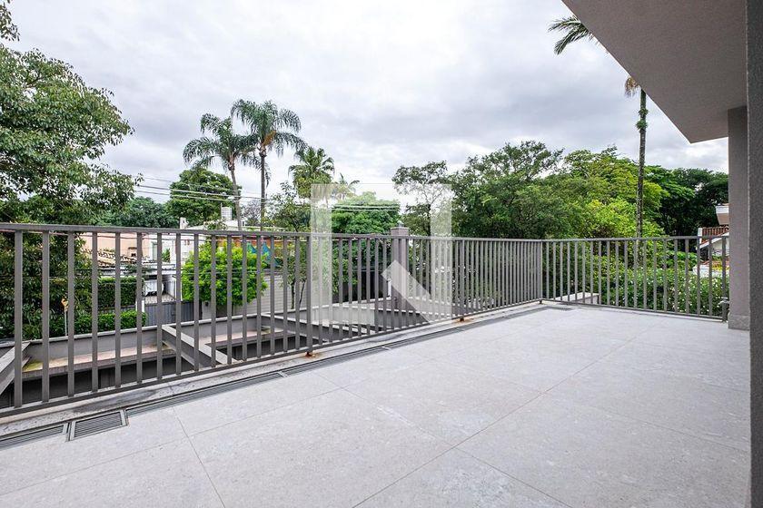 Casa à Venda – Alto de Pinheiros, 5 Quartos, 370 m² – São Paulo