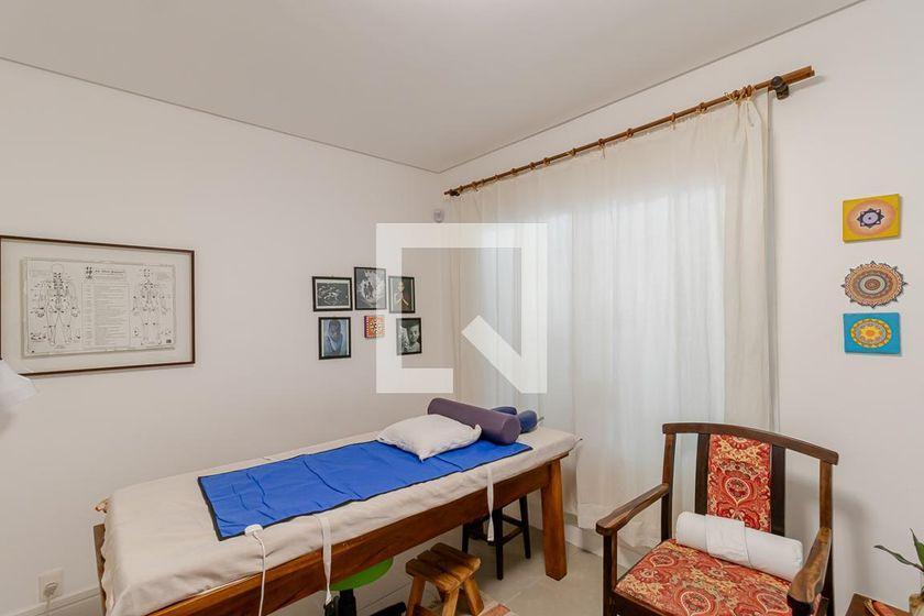 Casa à Venda – Bosque da Saúde, 6 Quartos, 380 m² – São Paulo