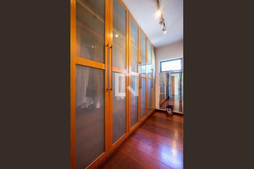 Casa à Venda – Alto de Pinheiros, 4 Quartos, 630 m² – São Paulo
