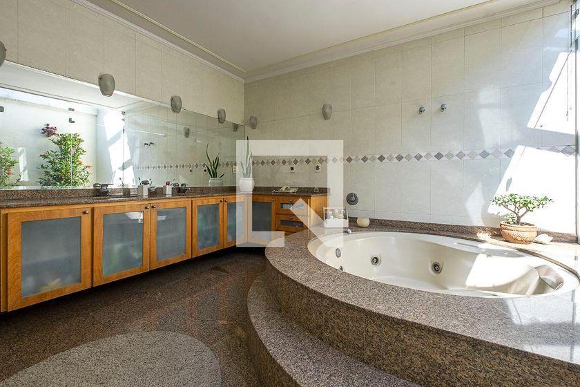 Casa à Venda – Alto de Pinheiros, 4 Quartos, 630 m² – São Paulo
