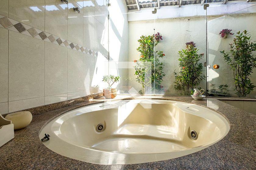 Casa à Venda – Alto de Pinheiros, 4 Quartos, 630 m² – São Paulo