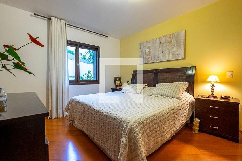 Casa à Venda – Alto de Pinheiros, 4 Quartos, 420 m² – São Paulo