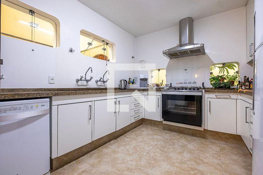 Casa à Venda – Alto de Pinheiros, 4 Quartos, 420 m² – São Paulo