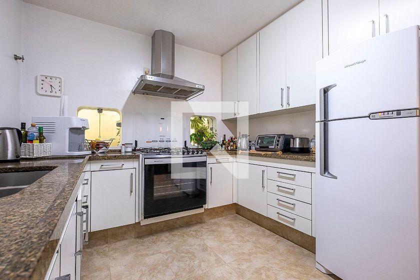 Casa à Venda – Alto de Pinheiros, 4 Quartos, 420 m² – São Paulo