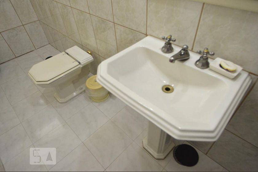 Casa à Venda – Vila Carrão, 8 Quartos, 870 m² – São Paulo
