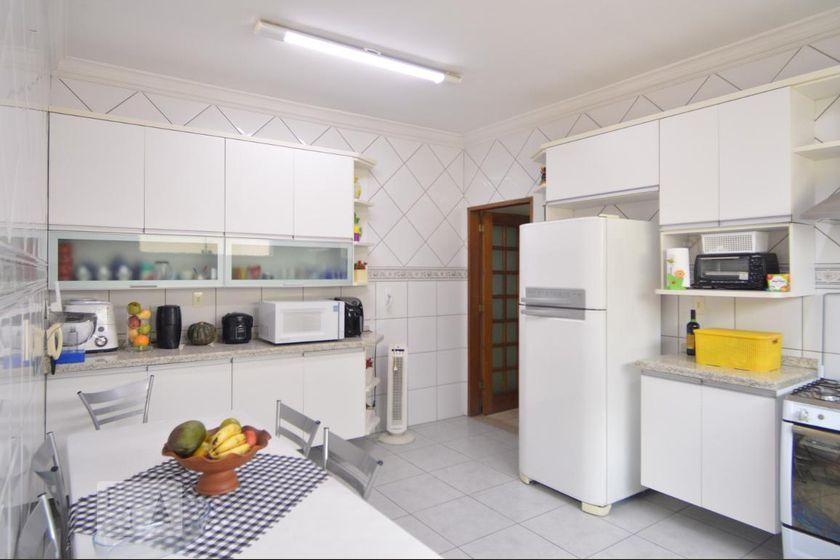 Casa à Venda – Vila Carrão, 8 Quartos, 870 m² – São Paulo