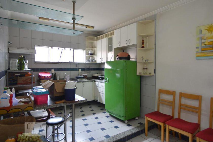 Casa à Venda – Vila Carrão, 8 Quartos, 870 m² – São Paulo