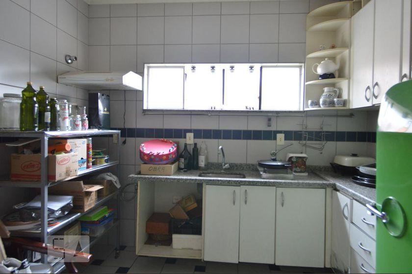 Casa à Venda – Vila Carrão, 8 Quartos, 870 m² – São Paulo