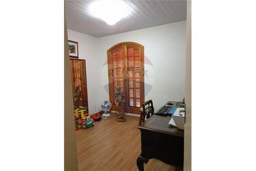 145º À venda ou Locação em Moema, fora de rota – 4 quartos, 3 garagens, com churrasqueira.