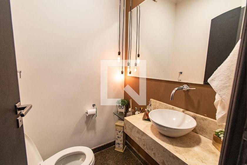 Casa à Venda – Vila Mariana, 3 Quartos, 483 m² – São Paulo