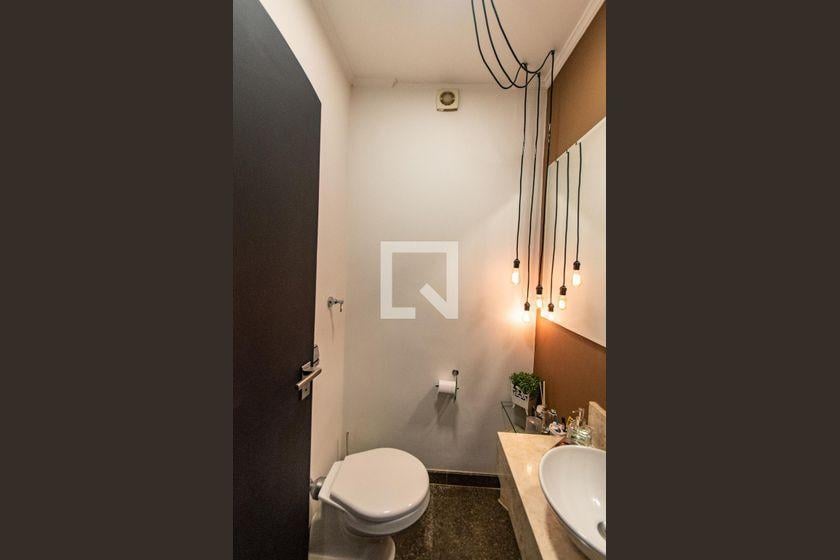 Casa à Venda – Vila Mariana, 3 Quartos, 483 m² – São Paulo