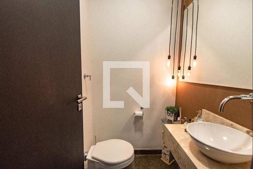 Casa à Venda – Vila Mariana, 3 Quartos, 483 m² – São Paulo