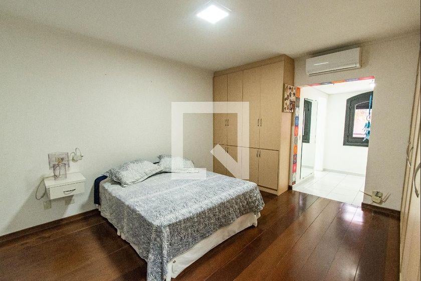 Casa à Venda – Vila Mariana, 3 Quartos, 483 m² – São Paulo