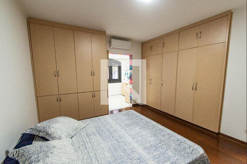 Casa à Venda – Vila Mariana, 3 Quartos, 483 m² – São Paulo