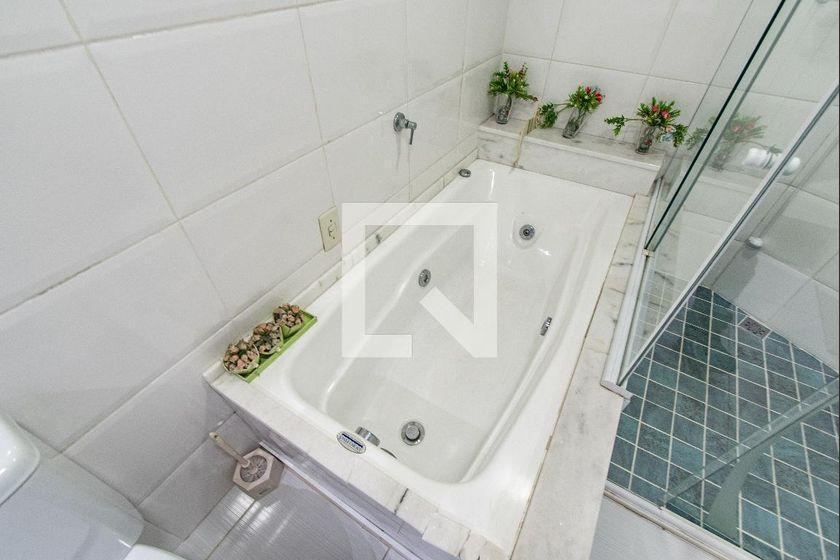 Casa à Venda – Vila Mariana, 3 Quartos, 483 m² – São Paulo