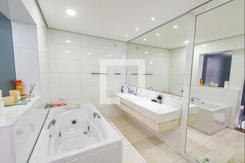 Casa à Venda – Vila Mariana, 3 Quartos, 483 m² – São Paulo