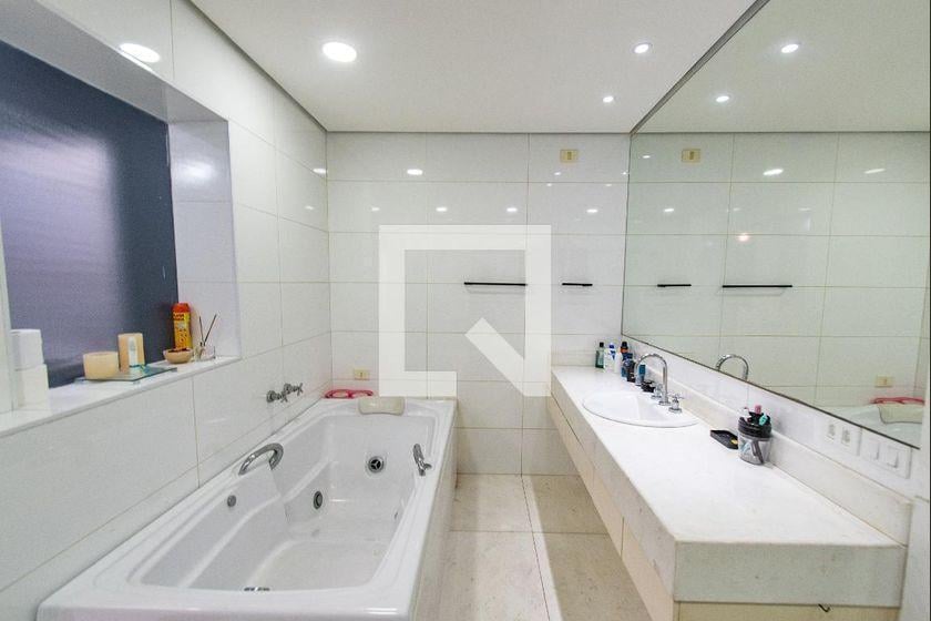Casa à Venda – Vila Mariana, 3 Quartos, 483 m² – São Paulo