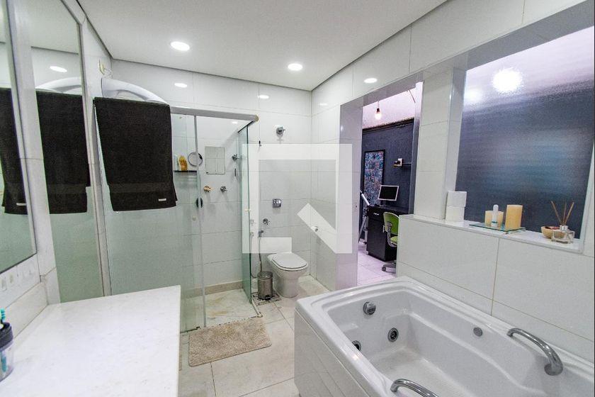 Casa à Venda – Vila Mariana, 3 Quartos, 483 m² – São Paulo