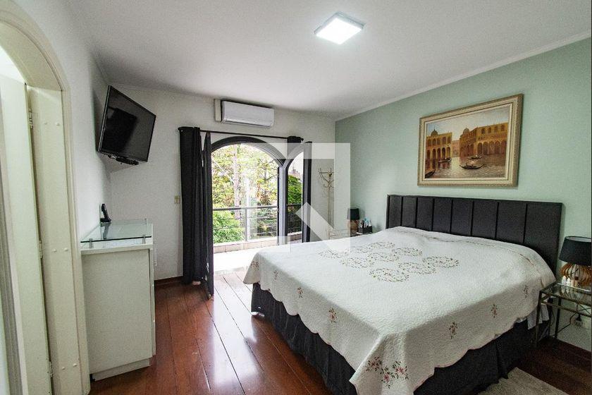 Casa à Venda – Vila Mariana, 3 Quartos, 483 m² – São Paulo
