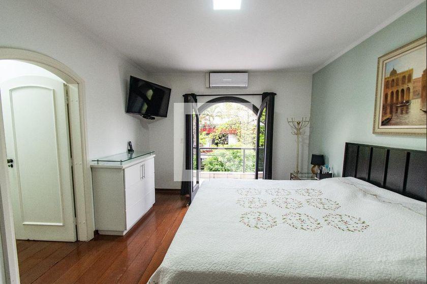 Casa à Venda – Vila Mariana, 3 Quartos, 483 m² – São Paulo