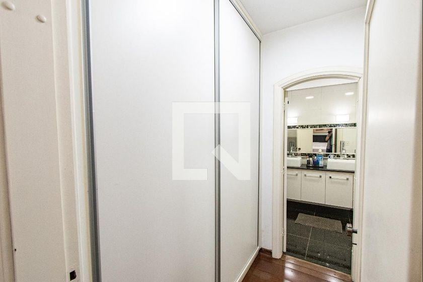 Casa à Venda – Vila Mariana, 3 Quartos, 483 m² – São Paulo