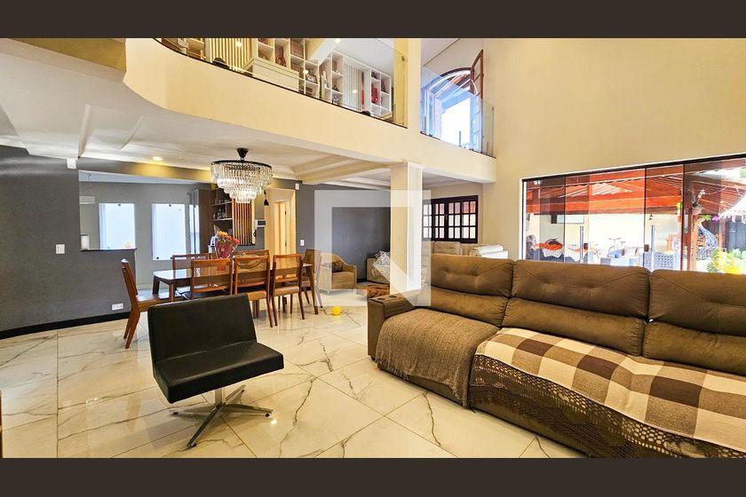 Casa à Venda – Interlagos, 6 Quartos, 714 m² – São Paulo