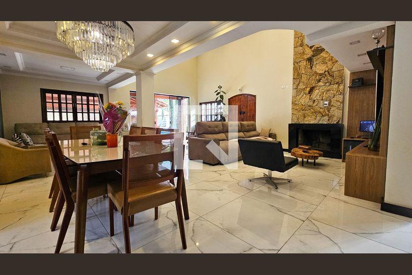 Casa à Venda – Interlagos, 6 Quartos, 714 m² – São Paulo