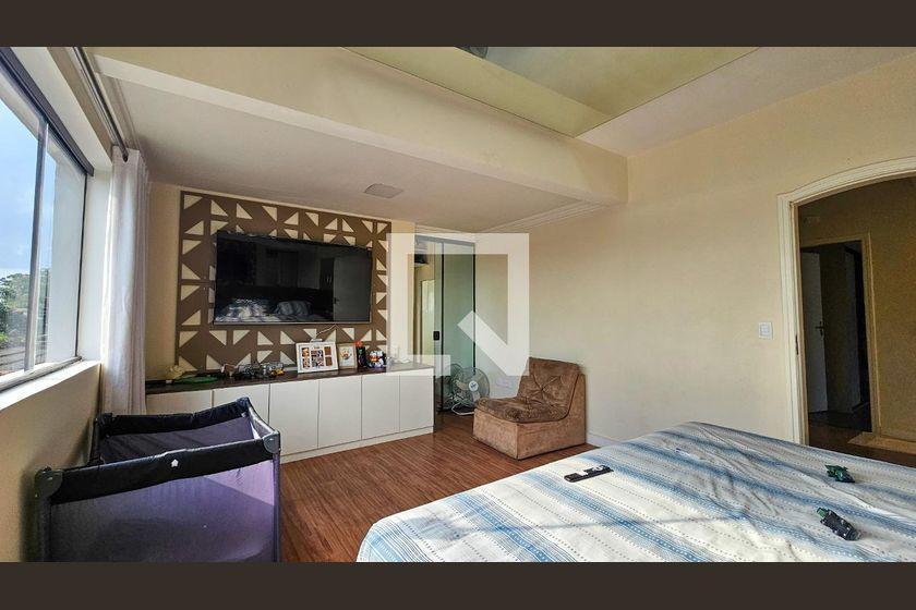 Casa à Venda – Interlagos, 6 Quartos, 714 m² – São Paulo