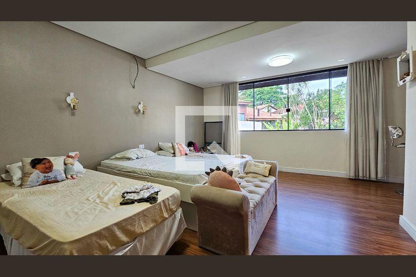 Casa à Venda – Interlagos, 6 Quartos, 714 m² – São Paulo