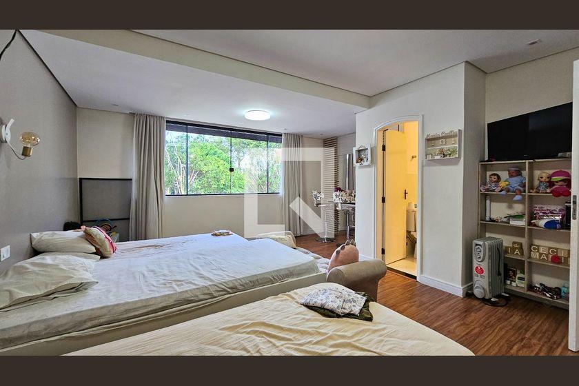 Casa à Venda – Interlagos, 6 Quartos, 714 m² – São Paulo