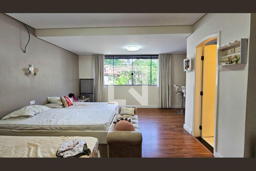 Casa à Venda – Interlagos, 6 Quartos, 714 m² – São Paulo