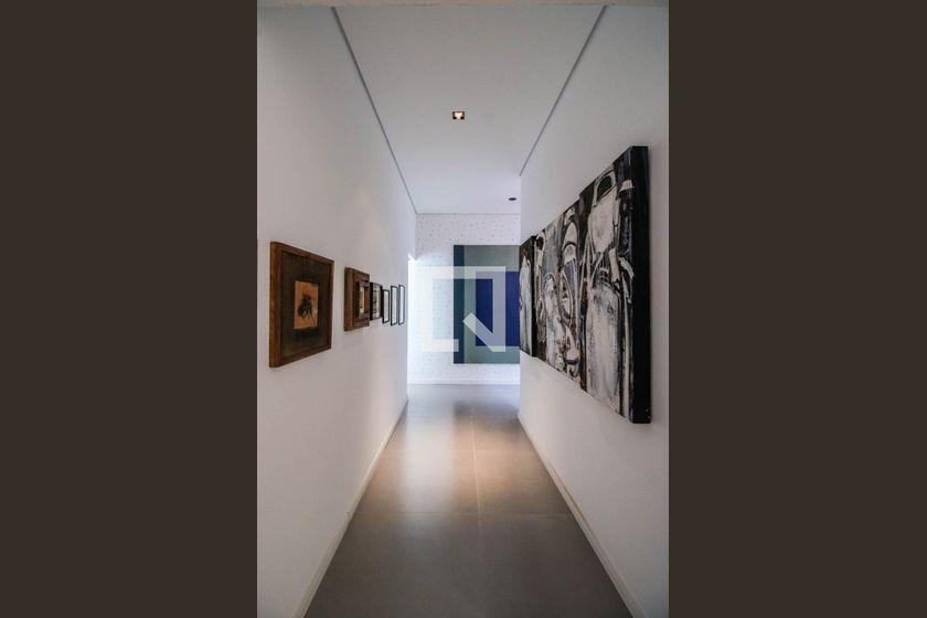 Casa à Venda – Morumbi, 2 Quartos, 700 m² – São Paulo