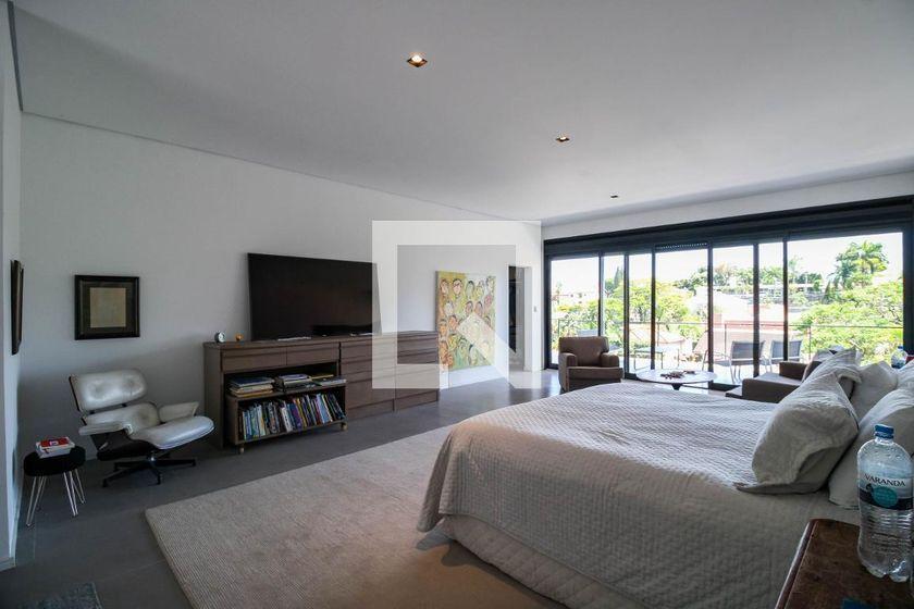 Casa à Venda – Morumbi, 2 Quartos, 700 m² – São Paulo