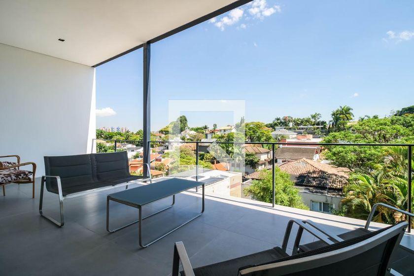 Casa à Venda – Morumbi, 2 Quartos, 700 m² – São Paulo